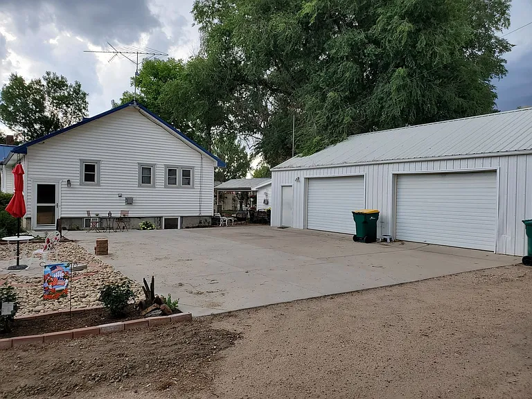 319 Cottonwood Ave — Photo 4