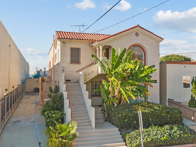 1715 Termino Ave — Photo 20
