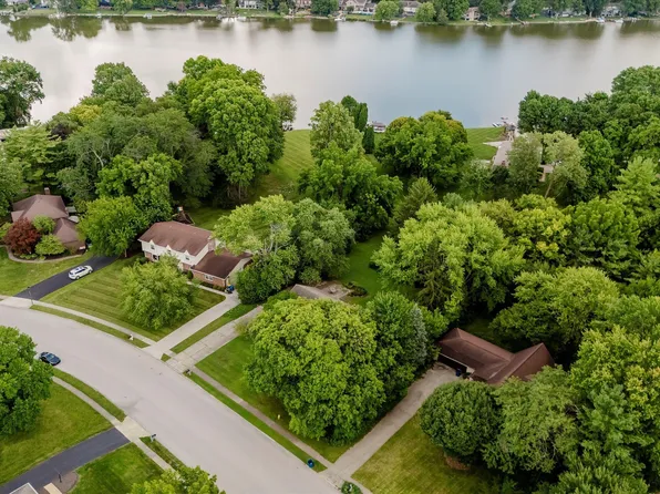 11327 W Lakeshore Dr, Carmel, IN 46033
