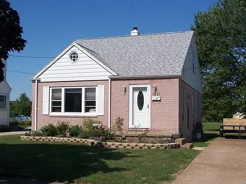 1421 Avondale St photo 1