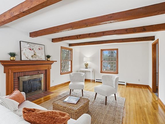 3rd image of 6 Old Village Rd