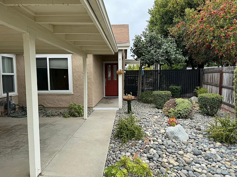 5203 Meadowview Dr — Photo 3