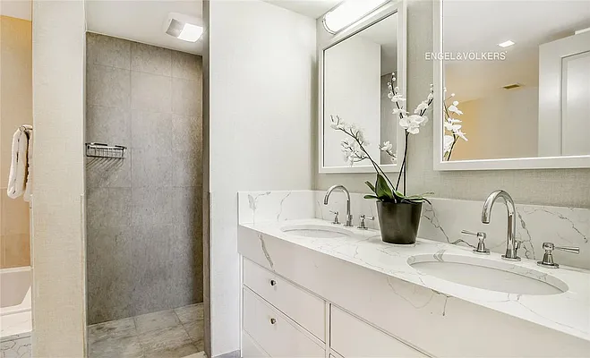 Rented by Engel & Völkers New York City | media 26