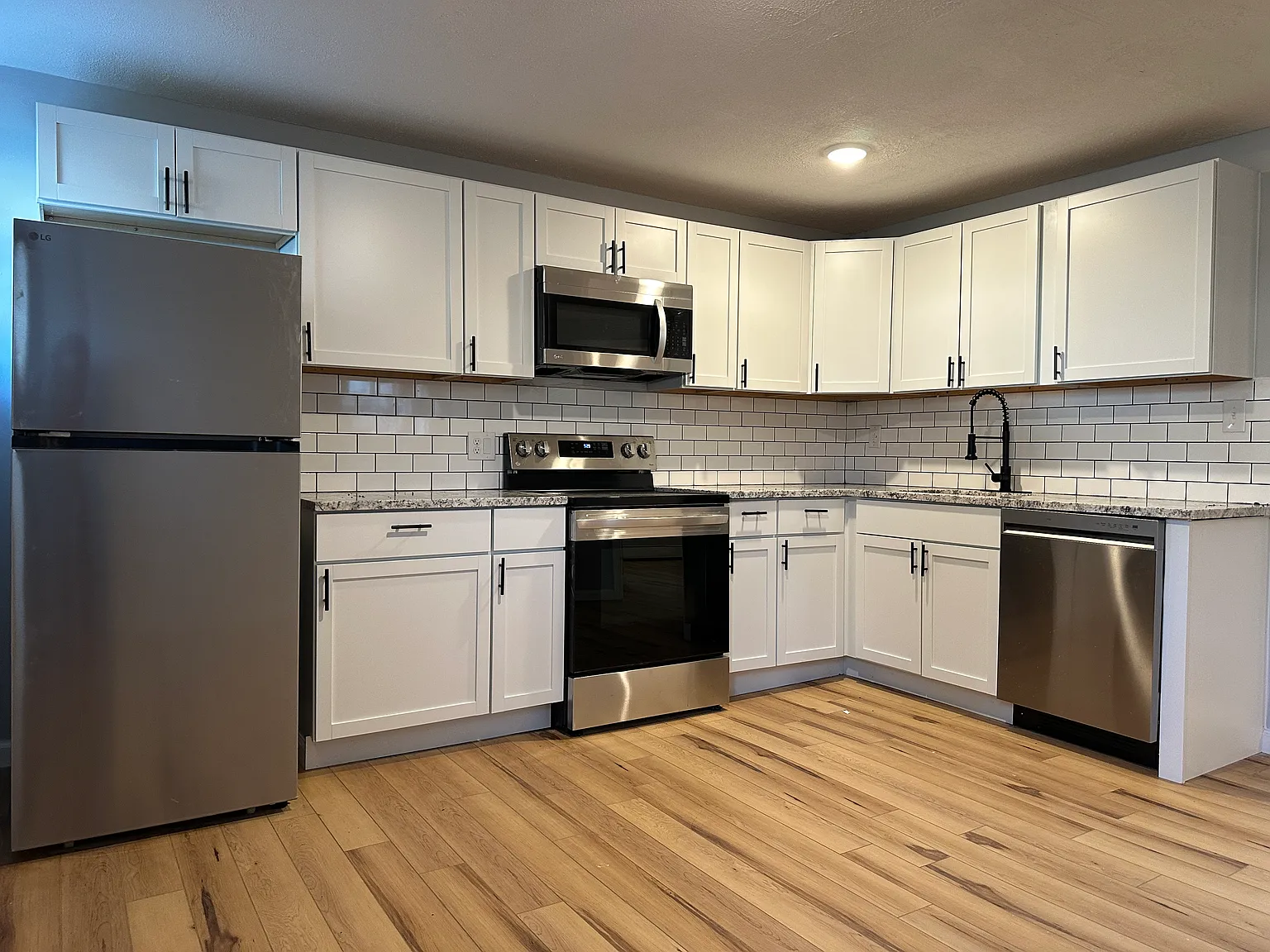 1 bed, 825 sqft, $1,100 — Photo 2