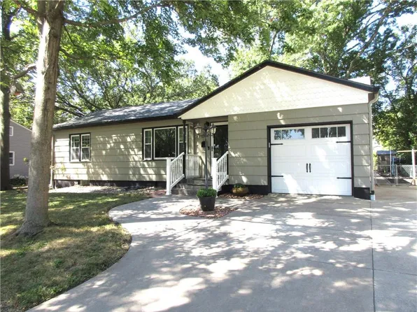 1348 S Oak St, Ottawa, KS 66067