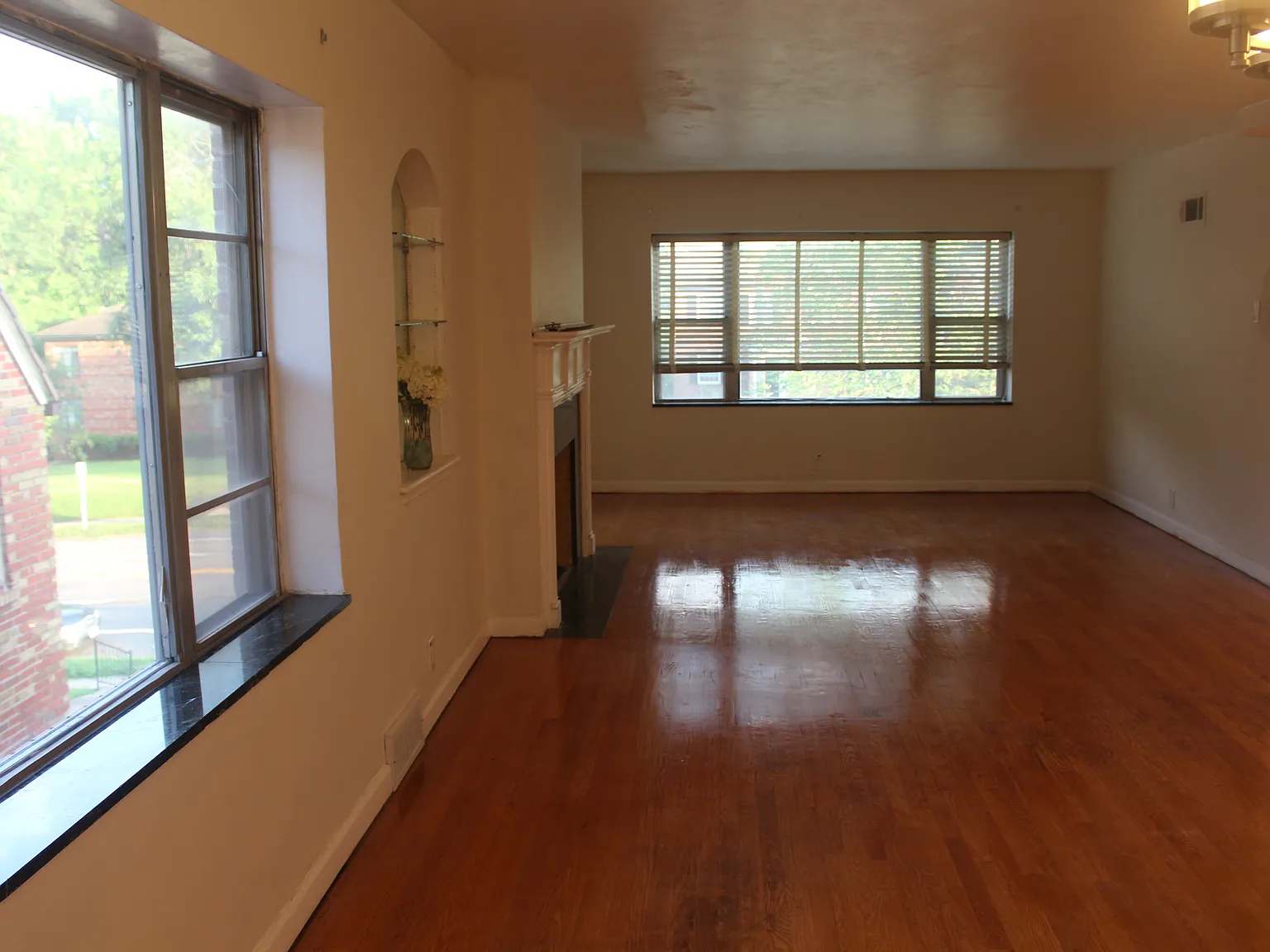 2 bed, 1400 sqft, $1,400 — Photo 2