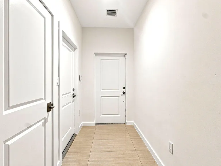 432 SE 16th St #432 — Photo 5