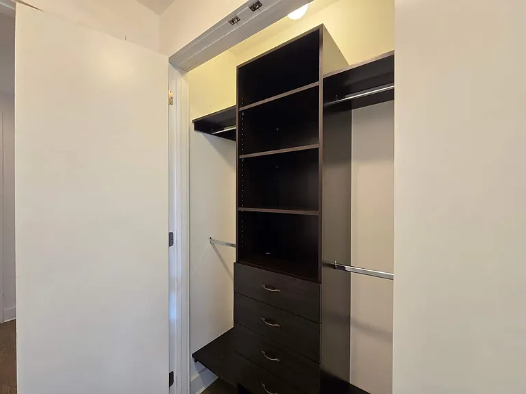 1811 Voorhies Ave #1 — Photo 13
