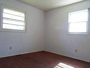 5th image of 2433 Westport Dr
