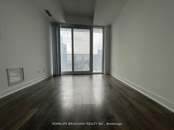 4th image of 88 Harbour St #4802