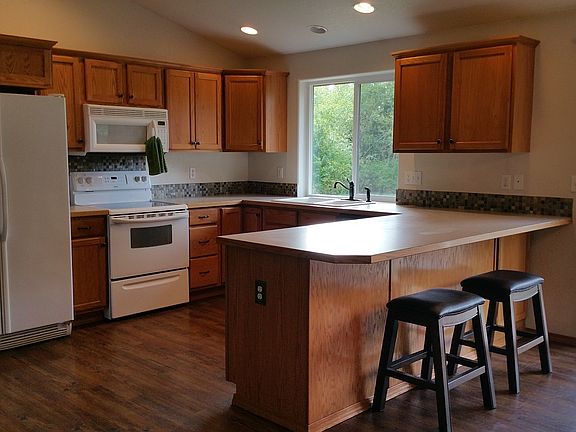 4th image of 101 Blossom Ln