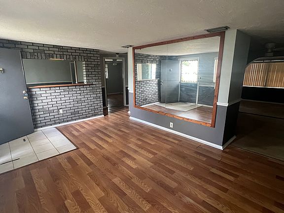 3rd image of 10819 Inglewood Ave