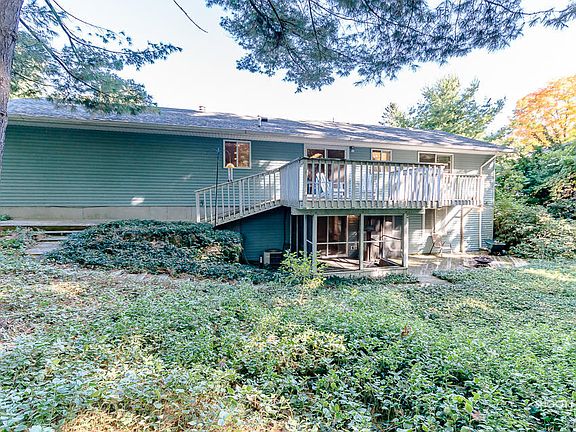 3rd image of 3715 Algansee Dr NE