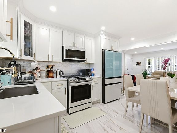 5th image of 303-305 N 13Th St