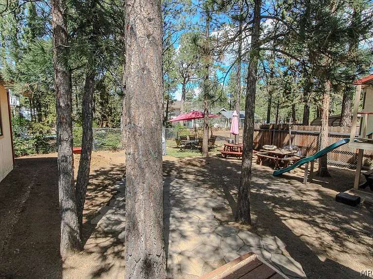 1064 Pine Ln — Photo 31