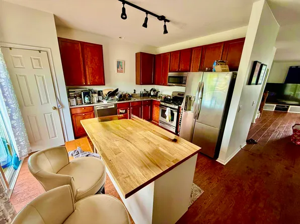 (undisclosed Address), Aurora, IL 60504