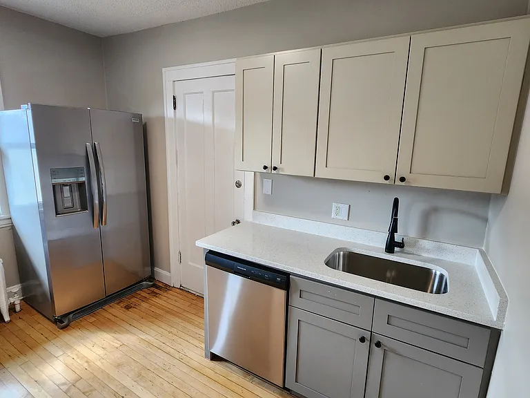 428 W Franklin Ave #430 — Photo 4