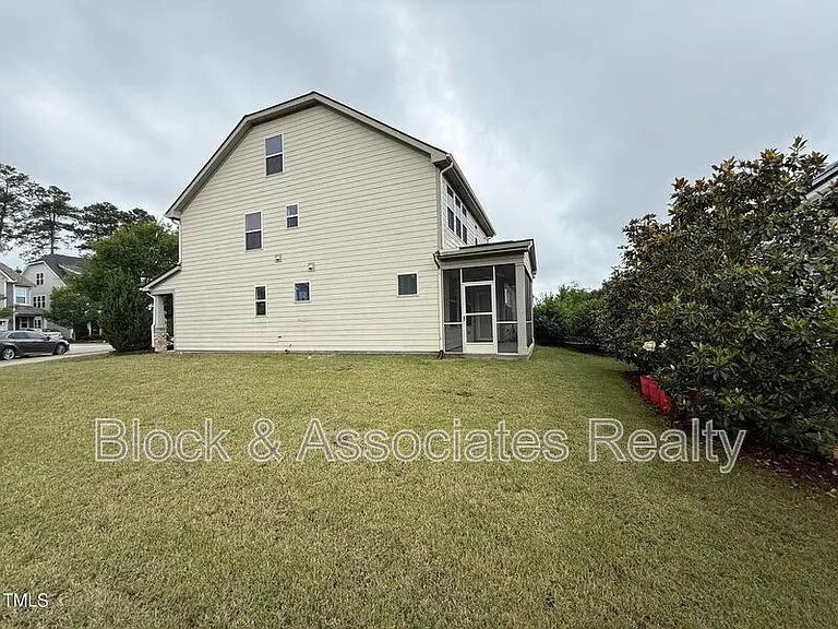 238 Begen St — Photo 36