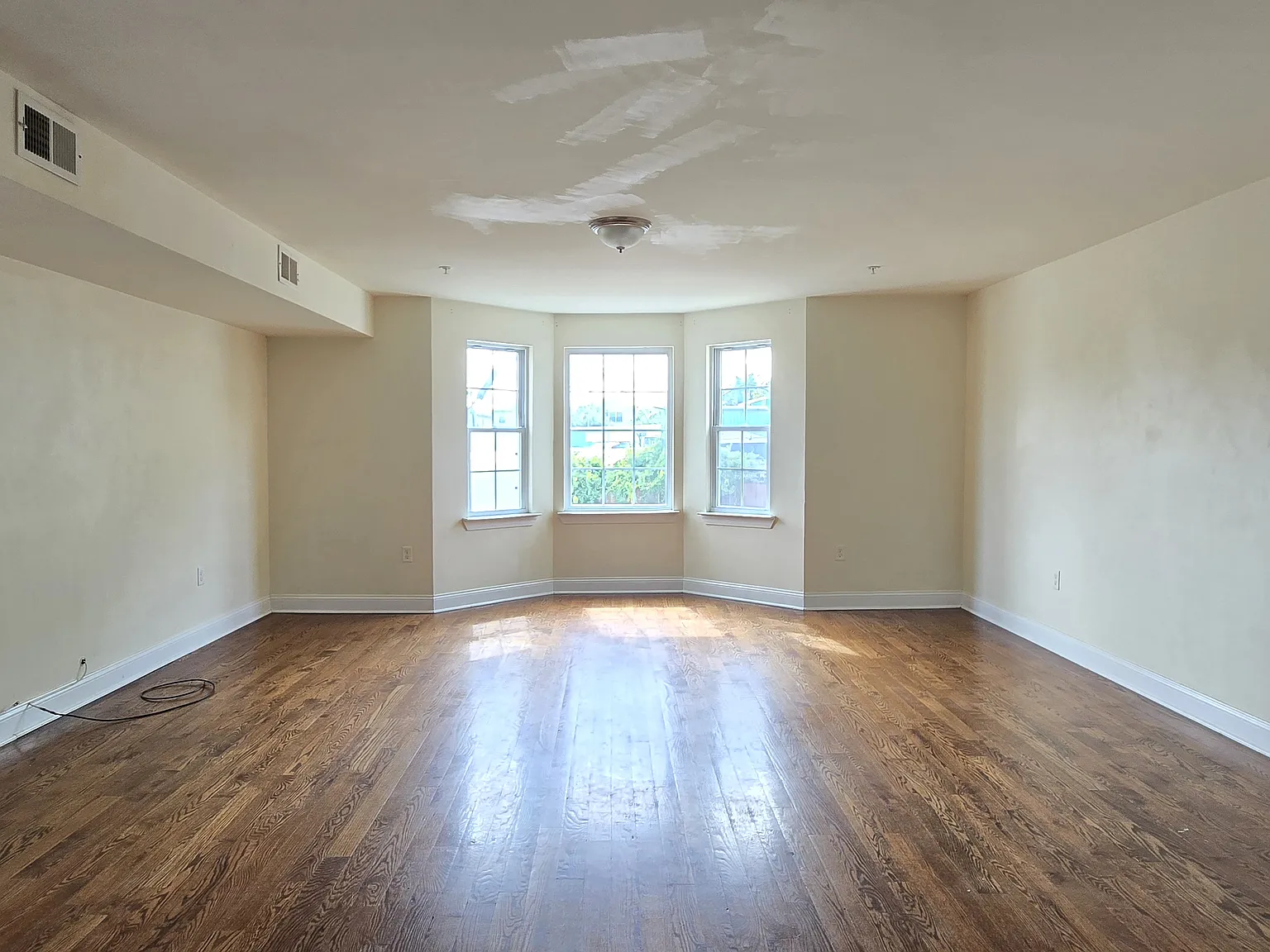 3 bed, 1600 sqft, $2,850 — Photo 3