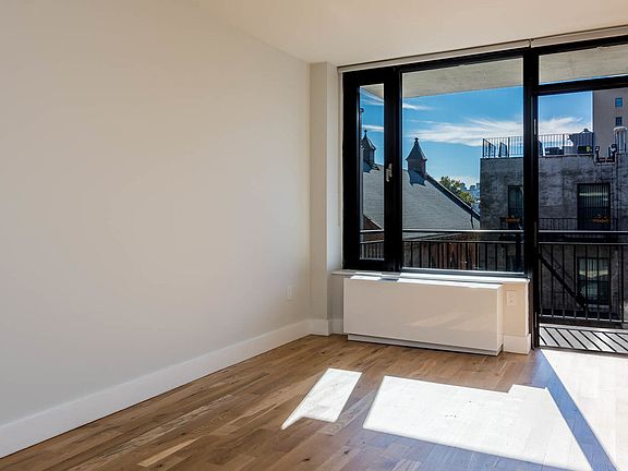5th image of 670 Pacific St #513