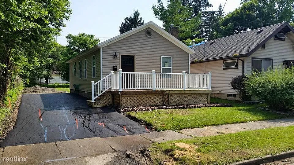 922 Edison Ave photo 1
