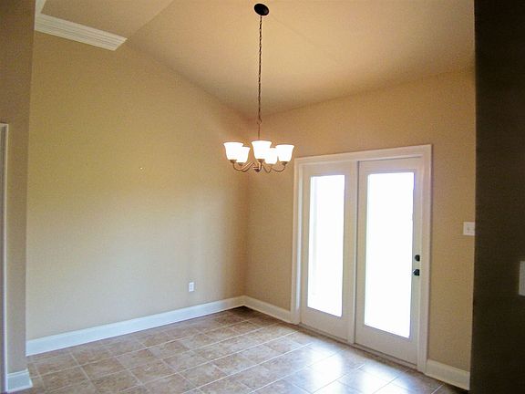 3rd image of 328 Kleinpeter Dr