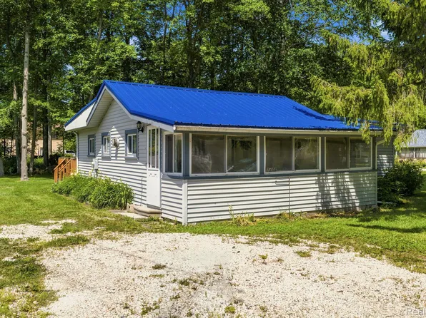 7496 Forest Dr, Lexington, MI 48450