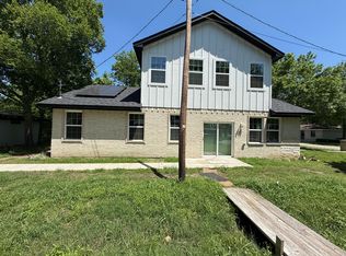 201 E 10th St E, Kaufman, TX 75142