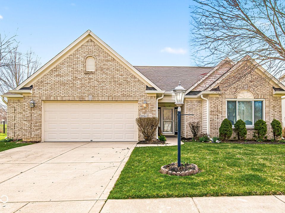 1st image of 18744 Round Lake Rd