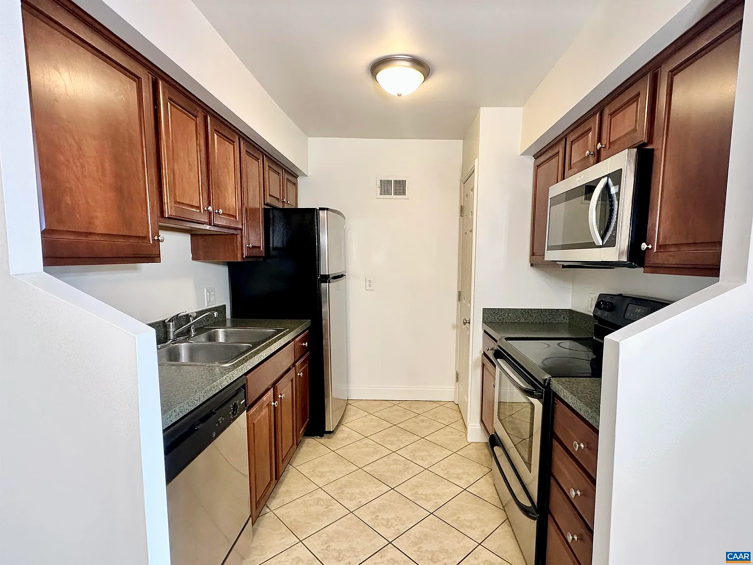 2 bed, 2.0 bath, 979 sqft, $1,995 — Photo 4