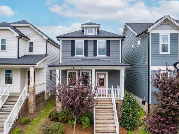 221 Douglas Falls Dr, Wendell, NC 27591