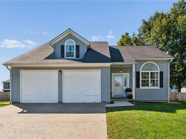 5780 Apache Dr, Shawnee, KS 66226