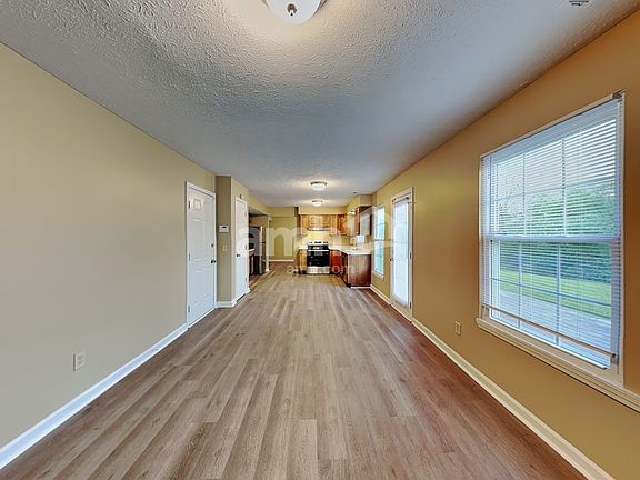 4th image of 5902 Bowie Ln