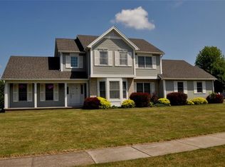 22 Mystic Pines Cir, Rochester, NY 14612