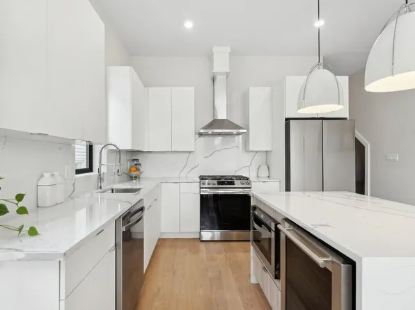 220 Freeman Avenue image 10 of 47