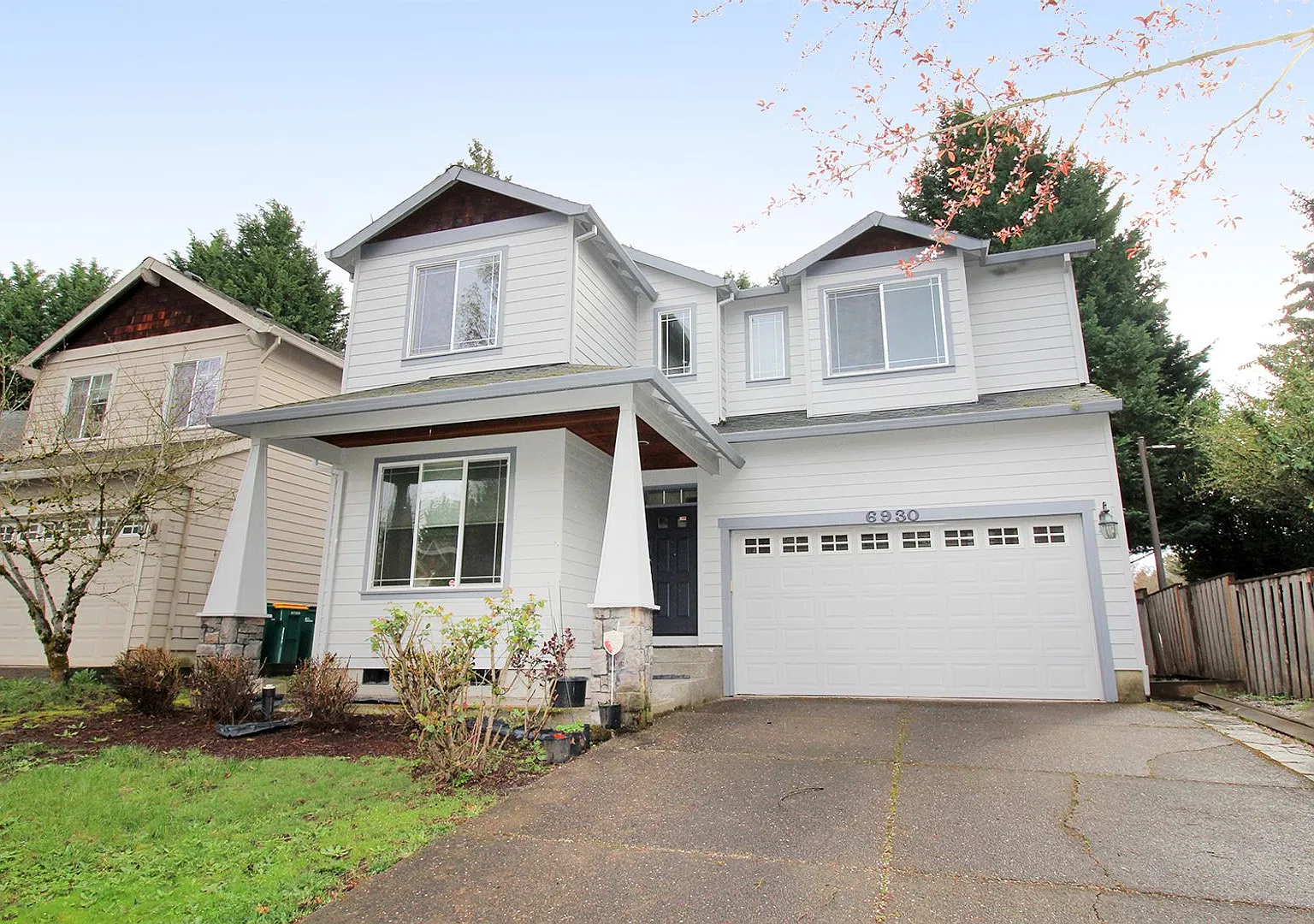 Alluring 4 Bedroom, 2.5 Bathroom Modern house in Beaverton — Photo 1