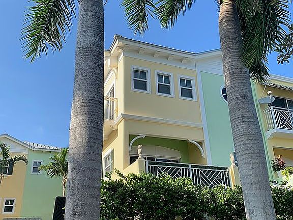 3rd image of 713 SE 16th St APT 1