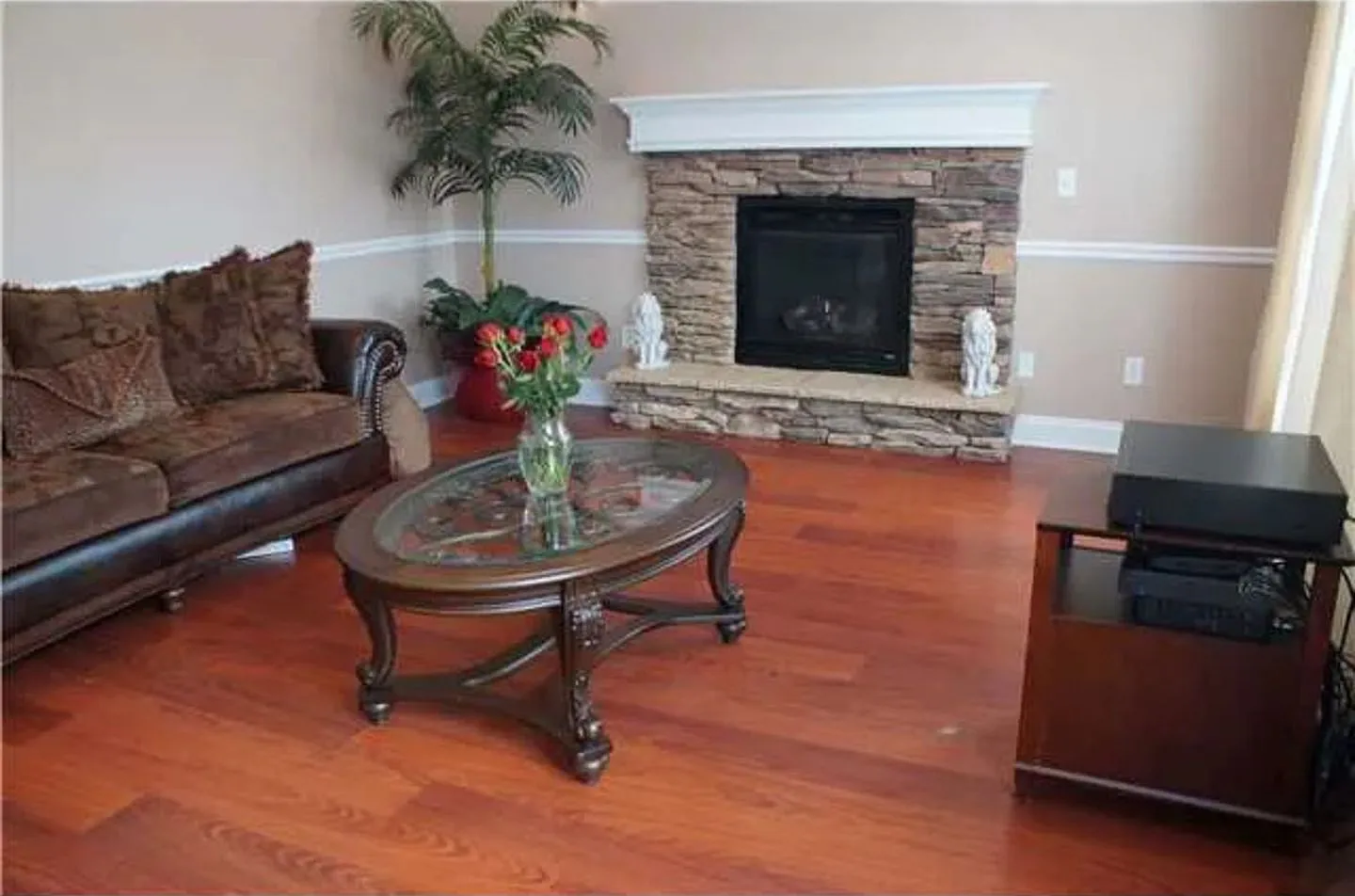 Spacious & elegant 3BR home in East Lansing with perks, MSU — Photo 4