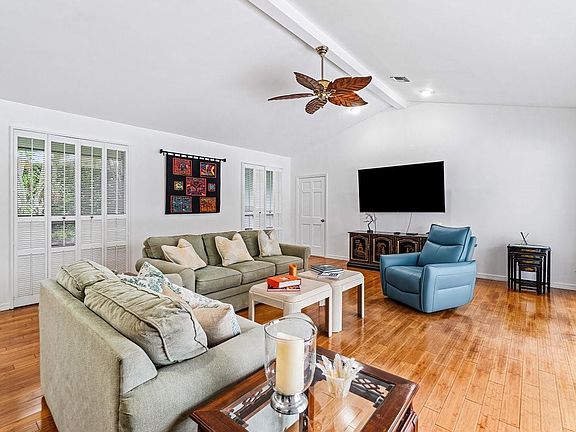4th image of 10158 SE ACORN Way