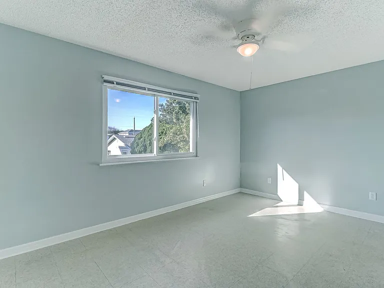 833 Mary St #B — Photo 12