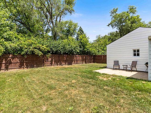 5th image of 1017 W Crestwood Dr