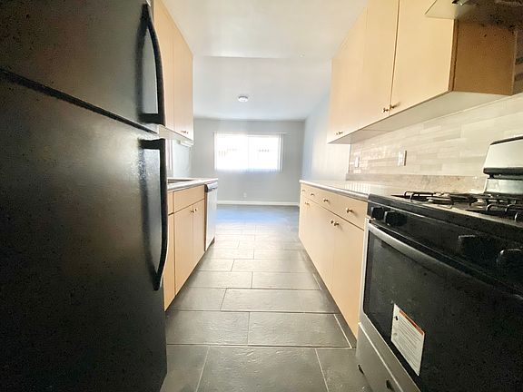 2nd image of 703 S Hobart Blvd #303