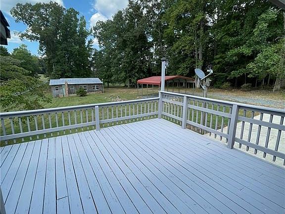 5th image of 1041 Brooks Rd