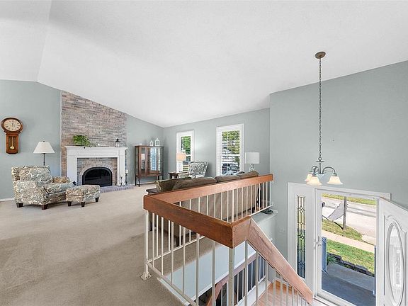3rd image of 530 Treetop Village Dr