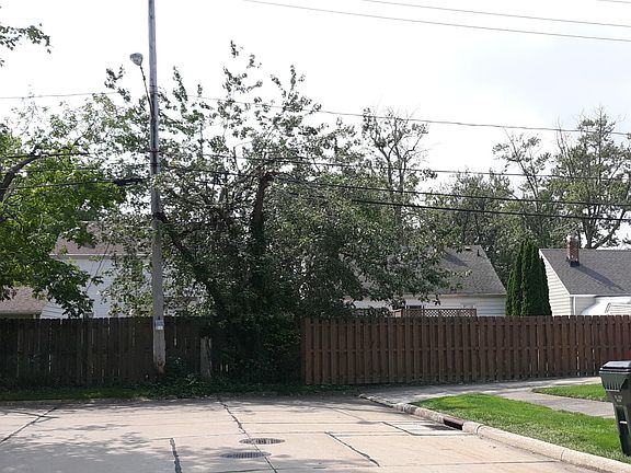 5th image of 29505 Sylvan Dr