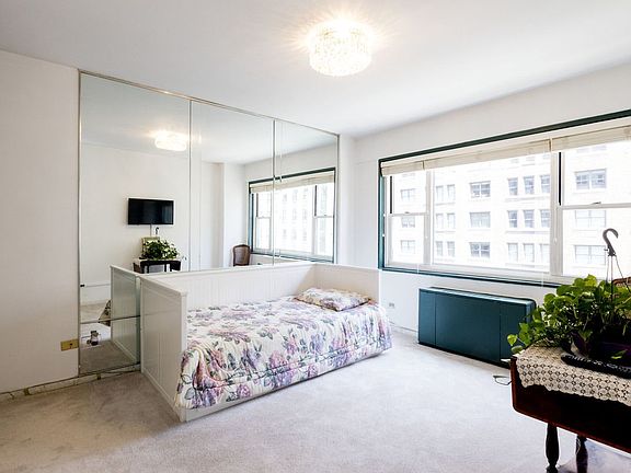 4th image of 100 W 57th St #11E