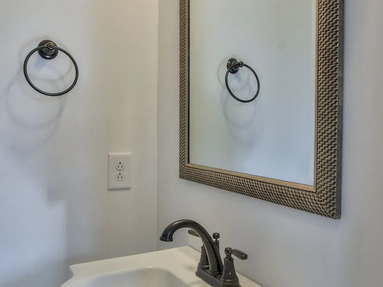 2810 Gear St — Photo 35