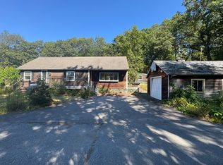 28 Lindbergh St, Clinton, MA 01510