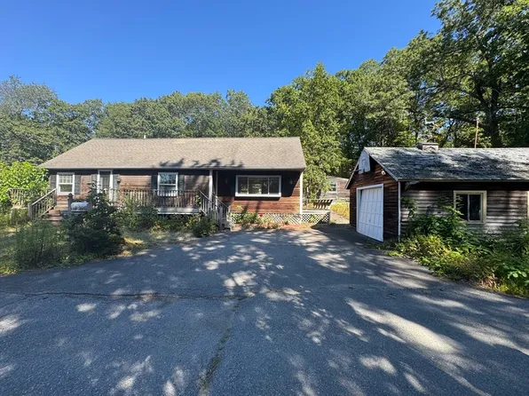 28 Lindbergh St, Clinton, MA 01510