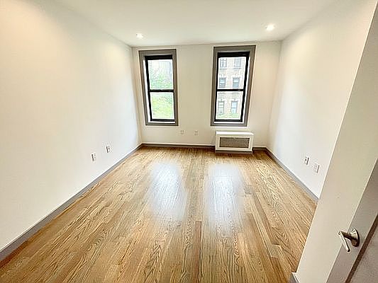 4th image of 563 W 150th St #24